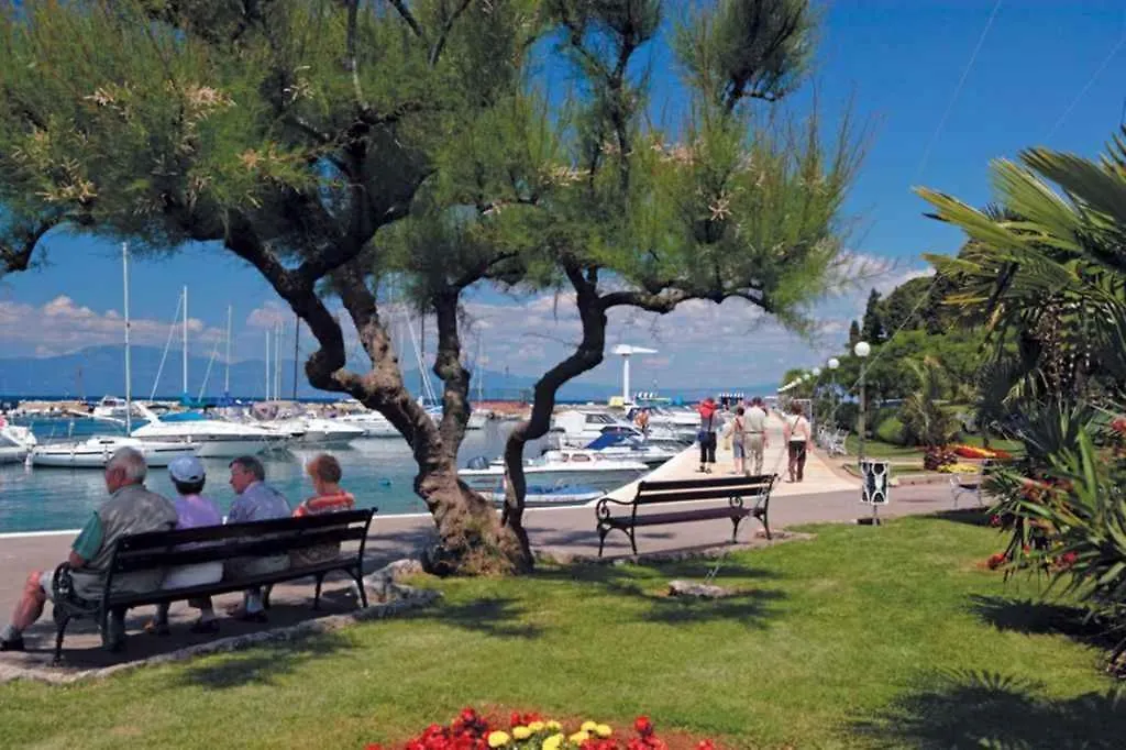 Apartment In Malinska/Insel Krk 12761